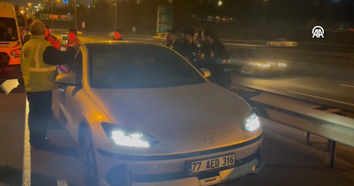 Aracını TEM'in ortasına çekip uykuya daldı | NTV Haber