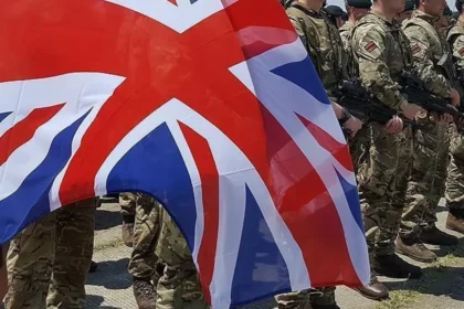 İngiltere'de okula ara veren gençlere gönüllü askerlik eğitimi