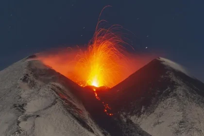 Etna uyandı. Lavlar 400 metreye yükseldi | NTV Haber