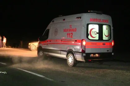 Kastamonu'da TIR'a çarpan otomobildeki 1 kişi öldü, 2 kişi yaralandı | NTV Haber