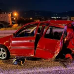 Otomobil elektrik direğine çarptı, baba ile oğlu yaşamını yitirdi | NTV Haber