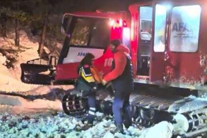 Kastamonu'da rahatsızlanan hastayı, AFAD ekipleri hastaneye ulaştırdı