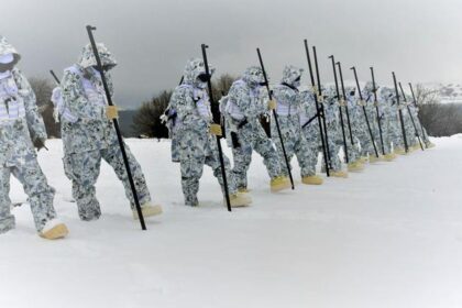 MSB'den 'derin karda muharebe eğitimi' paylaşımı