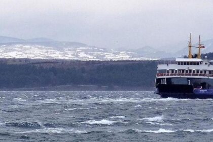 Feribot seferlerine fırtına engeli