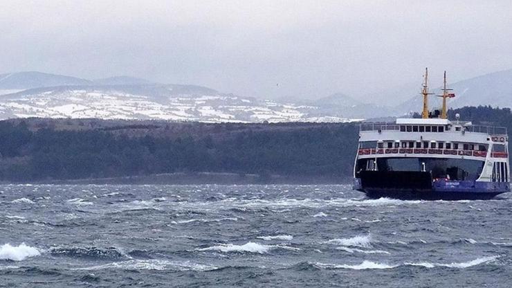 Feribot seferlerine fırtına engeli