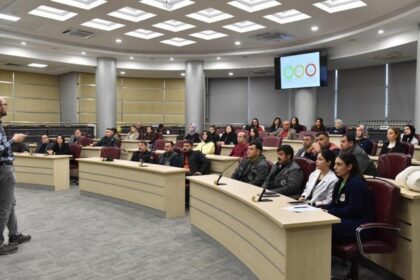 Kepez Belediyesi’nden yaşlı dostu kente güçlü adım