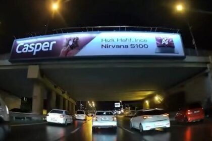 İstanbul - Maltepe’de otomobilin motosiklete çarptığı anlar kamerada