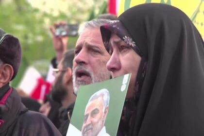 İranda toplu cenaze töreni