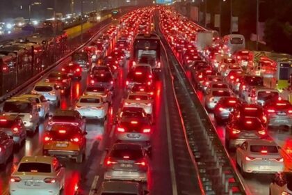 İstanbul'da trafik yoğunluğu yüzde 85'e çıktı