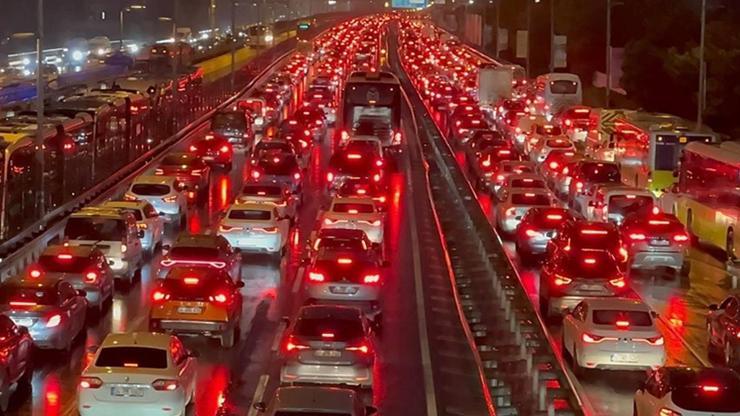 İstanbul'da trafik yoğunluğu yüzde 85'e çıktı