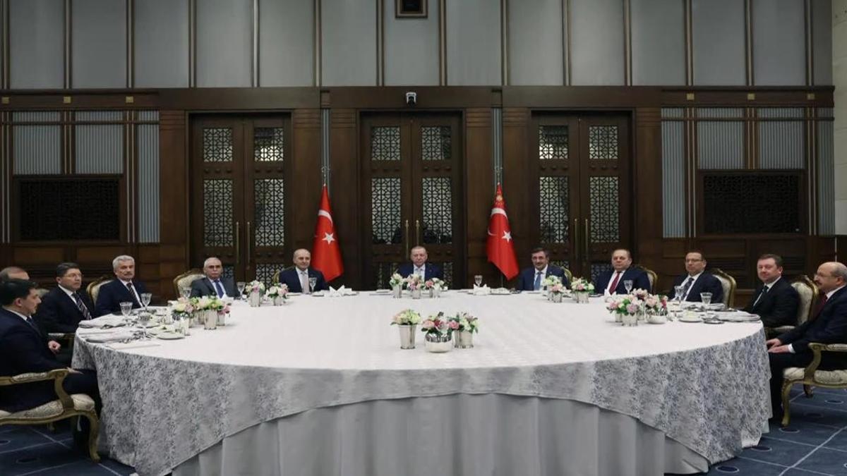Cumhurbaşkanı Erdoğan yasama, yürütme ve yargı organlarının temsilcileriyle bir araya geldi - CNN Türk Güncel Haberler | Video