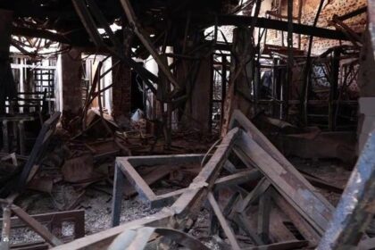 CNN TÜRK görüntüledi: Savaşta vurulan Sudan TV binası kullanılamaz halde