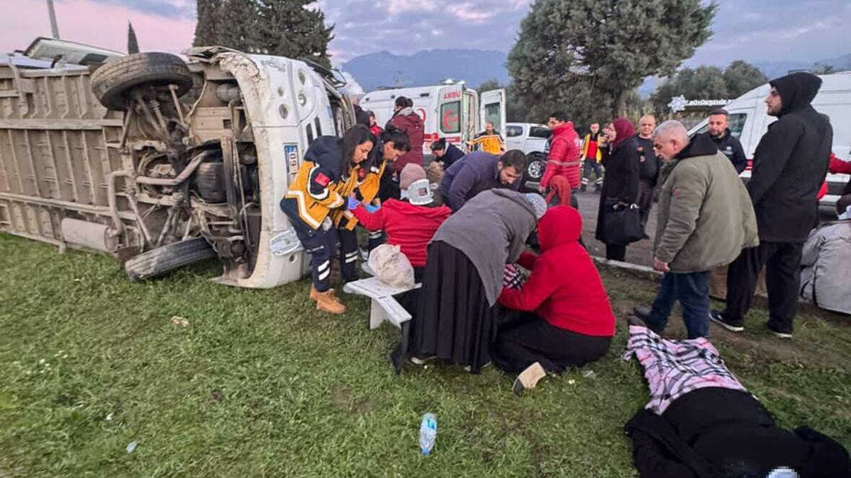 Aydın'da işçi servis minibüsü devrildi; 16 yaralı / Ek fotoğraflar - Sultanhisar Haber