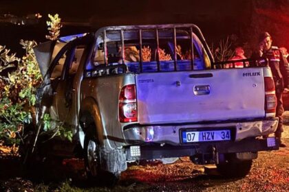 Antalya'da yanan kamyonette erkek cesedi bulundu