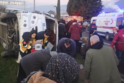 SON DAKİKA... Aydın'da işçi servis minibüsü devrildi: 16 yaralı - CNN TÜRK Haberler | Video