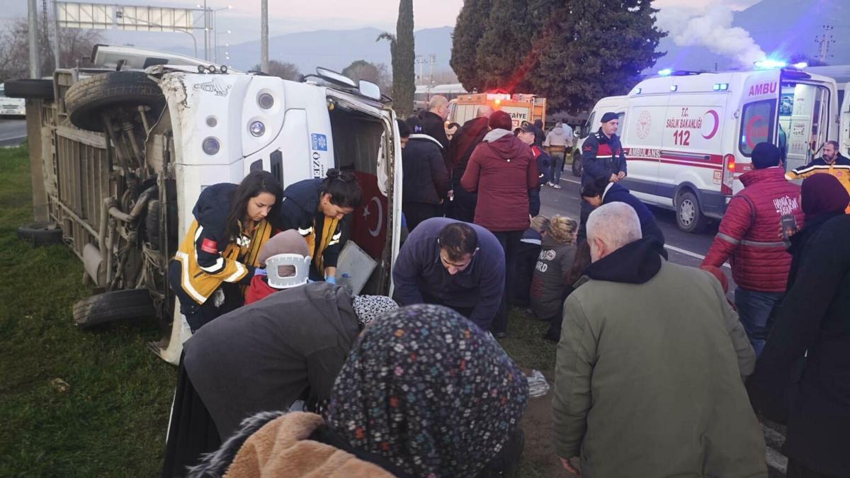 SON DAKİKA... Aydın'da işçi servis minibüsü devrildi: 16 yaralı - CNN TÜRK Haberler | Video
