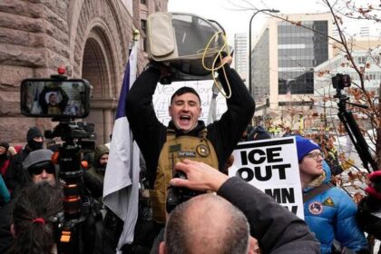 ABD'de Müslüman karşıtı gösteride Kur'an-ı Kerim yakma girişimi