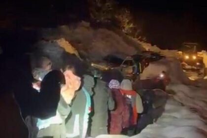 Tunceli’de mezrada rahatsızlanan 6,5 aylık hamile kadın kurtarıldı