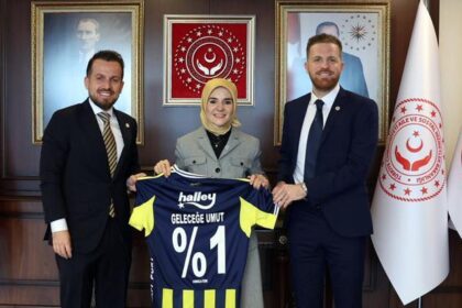 Fenerbahçe, Transferde Geleceğe Umut Kuralı projesi kapsamında Bakan Göktaş'ı ziyaret etti