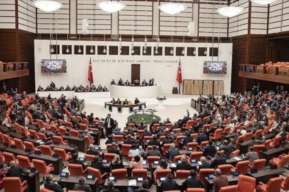 En düşük emekli maaş aylığı düzenlemesini içeren kanun teklifi TBMM'de kabul edildi