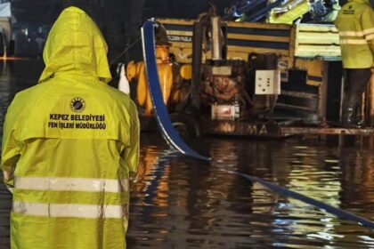 Kepez Belediyesi sağanağa karşı 7 gün 24 saat teyakkuzda