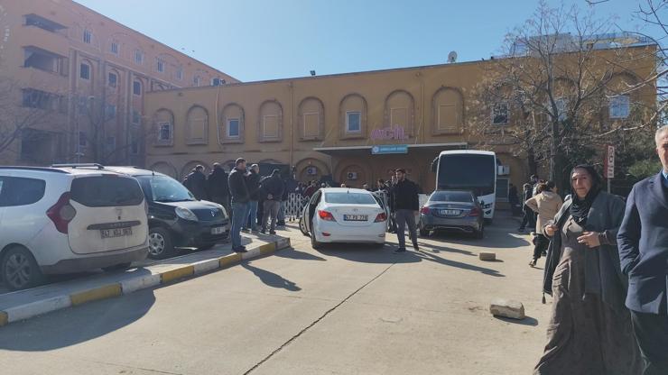 Mardin’de hastane önünde silahlı kavga: 1 ölü, 4 yaralı (2)