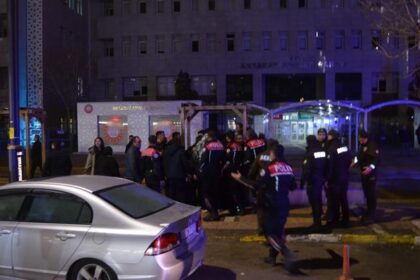 Cinayet davasının karar duruşması sonrası 2 aile arasında kavga; 7 gözaltı