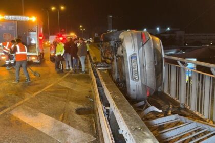 İstanbul - Avcılar'da otomobil bariyerin yanındaki yaya yoluna düştü: 2 yaralı