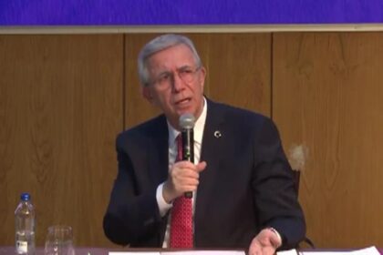 Ankarada su krizinde Yavaşa şok “Susuz kalan var mı” dedi, salonun yarısı el kaldırdı