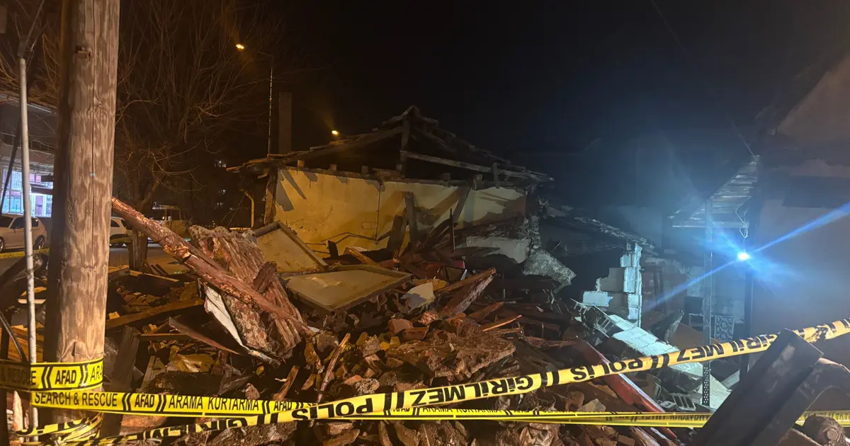 Edirne'de metruk bina çöktü, mahsur kalan 5 kişi kurtarıldı  | NTV Haber