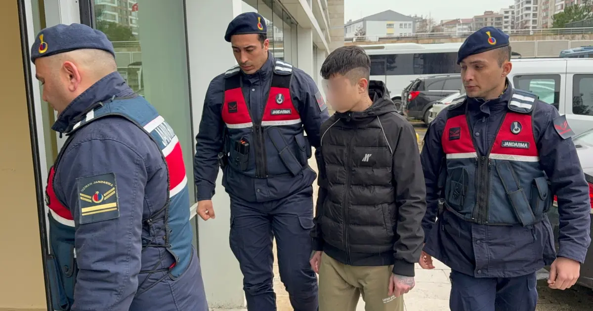Samsun'da 17 yaşındaki çocuk yüklü miktarda uyuşturucu hapla yakalandı | NTV Haber