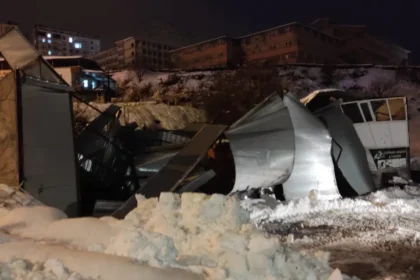 Yoğun kar yağışı nedeniyle iş yerinin çatısı çöktü | NTV Haber