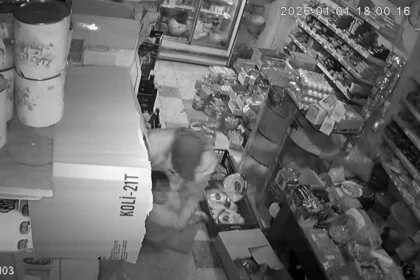 Gaziantep’te dehşet. 12 yaşındaki çocuğu darbetti, boğazına bıçak dayadı | NTV Haber