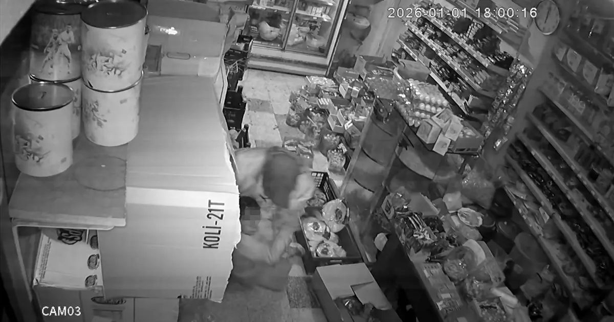 Gaziantep’te dehşet. 12 yaşındaki çocuğu darbetti, boğazına bıçak dayadı | NTV Haber