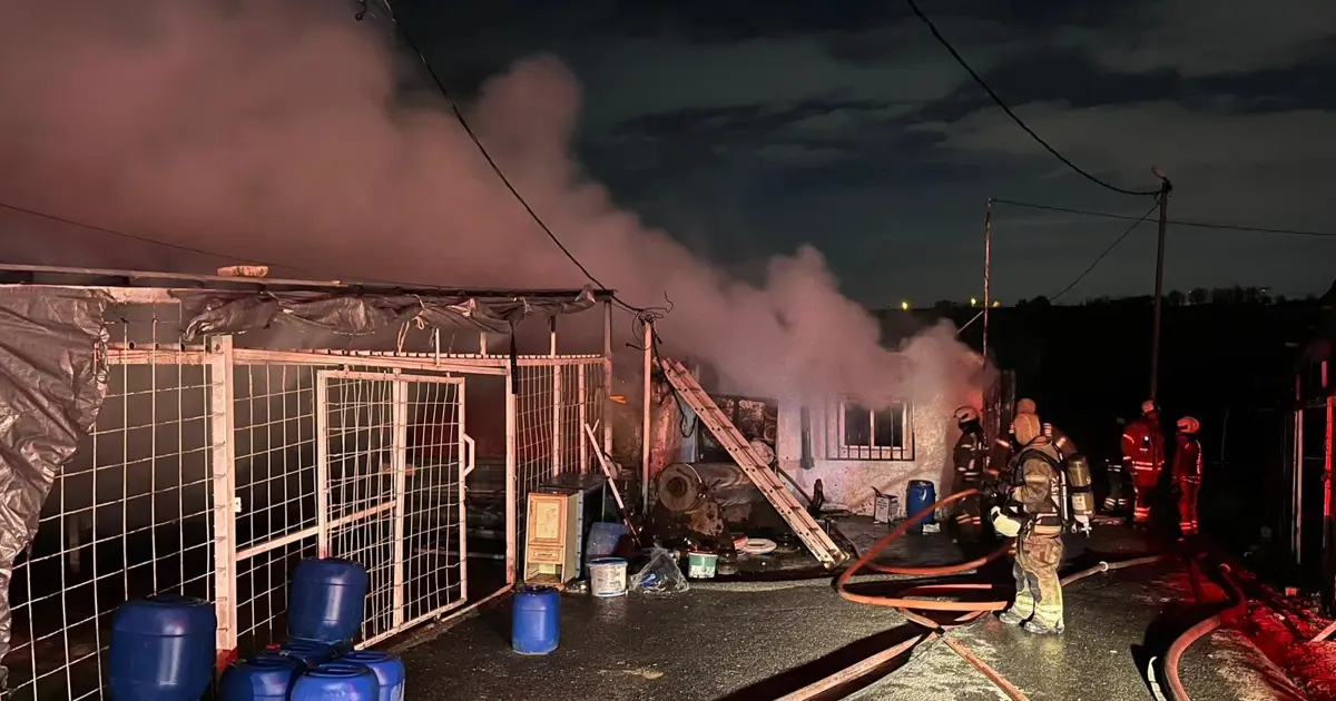 Sultangazi’de iki iş yeri alevlere teslim oldu | NTV Haber