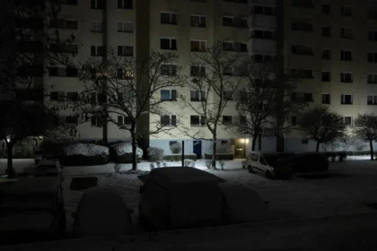 Berlin karanlığa gömüldü. Perşembe gününe kadar elektrik yok