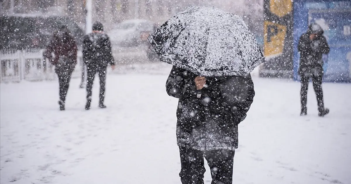 İstanbul'da sıcaklık 10 derece birden düşecek. Kar ve soğuk hava geri geliyor | NTV Haber