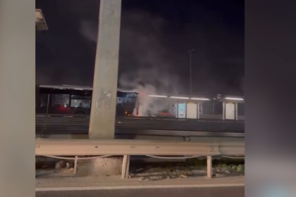 Metrobüste yangın paniği. Yolcular tahliye edildi | NTV Haber