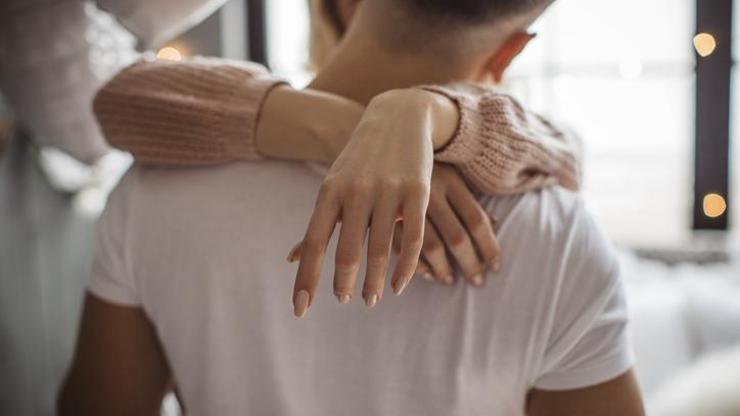 Öpmek, öpüşmek orucu bozar mı? Oruçluyken eşlerin birbirini öpmesi orucu bozar mı? Diyanet bilgisi!