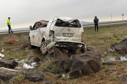 Şırnak'ta minibüs takla attı: 2 ölü, 6 yaralı