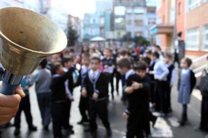 18 milyon öğrenci için dersbaşı: Okullarda 'Bayrak Sevgisi' teması