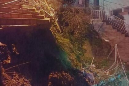 İstanbul - Sarıyer'de binanın bitişiğindeki merdiven çöktü