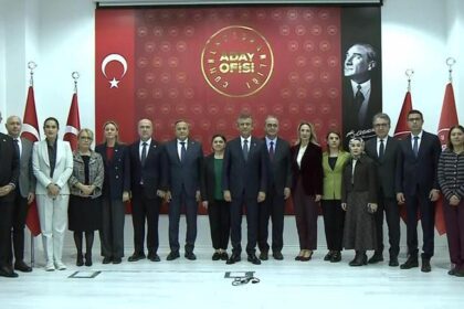 CHPde iki genel başkan mı var