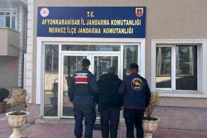 Aranan 2 hükümlü yakalandı