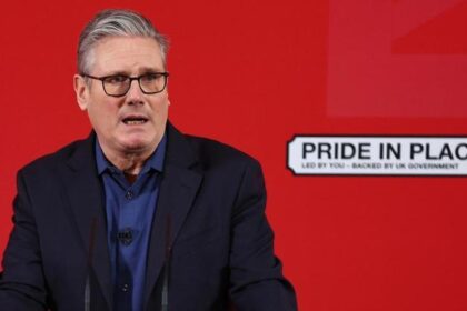 İngiltere'de Epstein depremi: Starmer, Mandelson'ın yalanlarına inandığı için özür diledi!