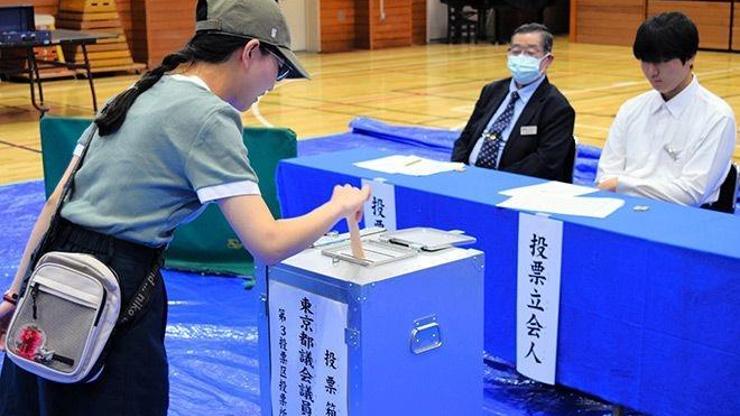 Japonya erken seçim için sandık başına gidiyor