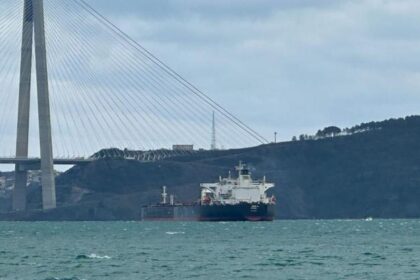 Boğazlardan geçen yıl yaklaşık 85 bin gemi geçti