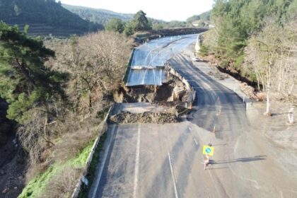 Aydın'da sağanak nedeniyle yol çöktü