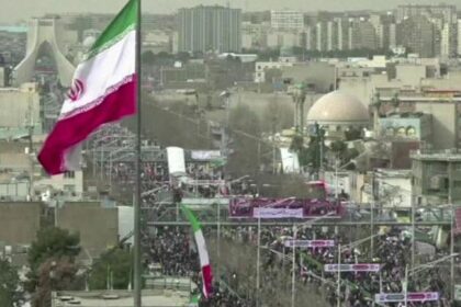 İran Devriminin 47. yıl dönümü kutlamalarında sokaklar doldu taştı