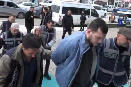 Telefon dolandırıcılarına GSM hattı temin eden şebekeye operasyon: 7 gözaltı